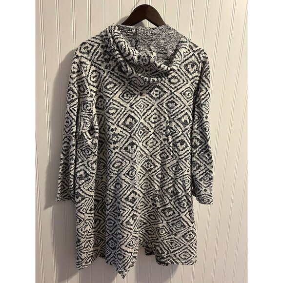 Women’s Open Cardigan By Daniel Rainn Size 1X Long Back And White Geometric - Picture 2 of 6